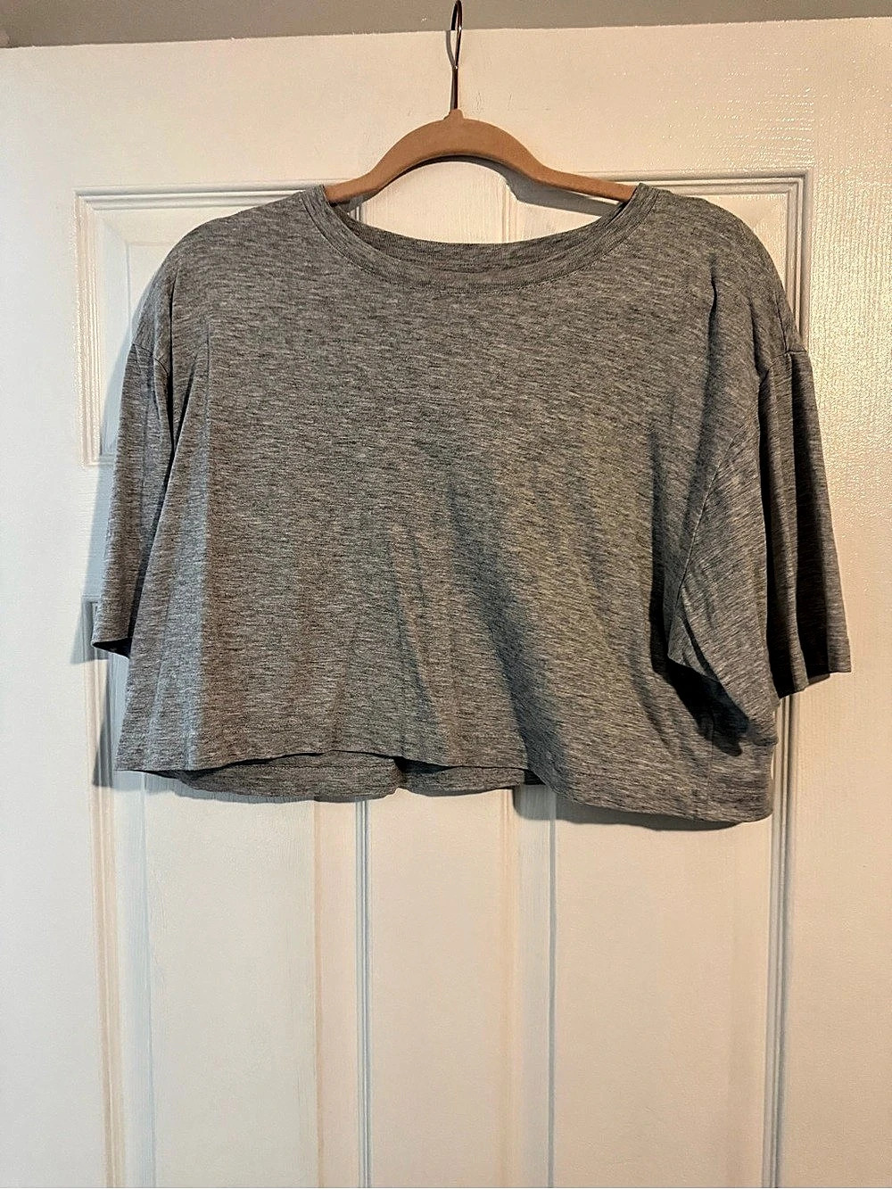J.O.&Co Short Sleeve Top in Gray Size Medium Like New